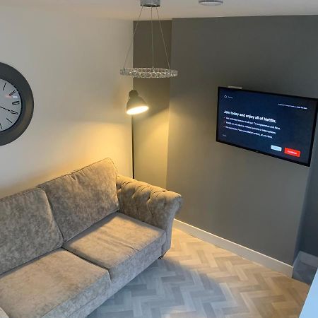 Modern 3 Bedroom Townhouse Pennyburn ภายนอก รูปภาพ